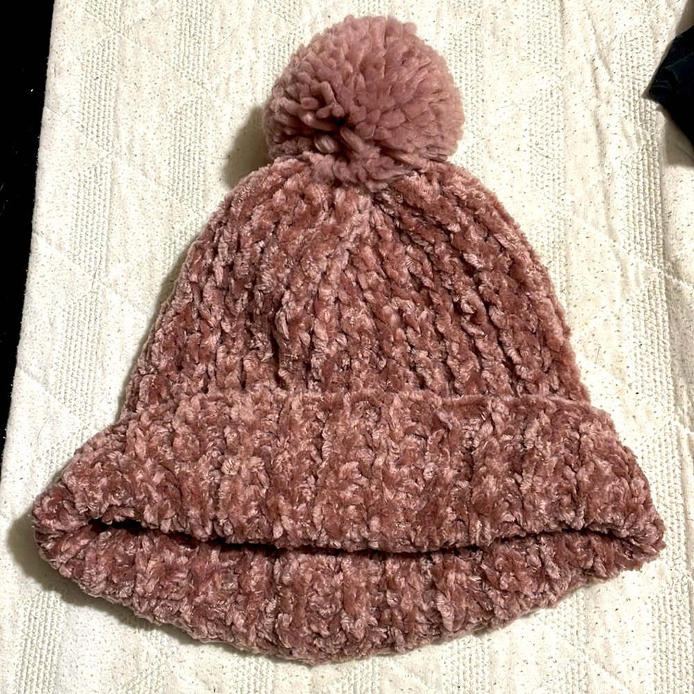 NWOT!! Women’s rose palm, palm, Toboggan
